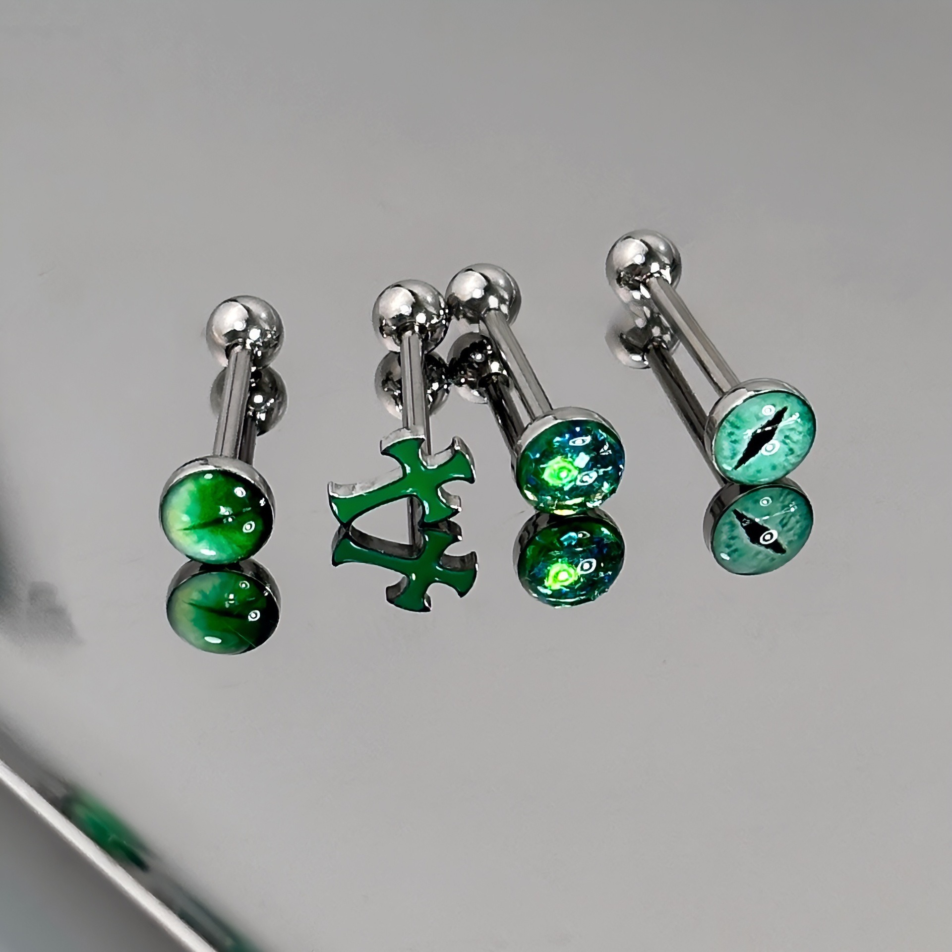 1Pc High-Quality Trendy Green  - Body Piercing Quality Jewelry recensione e prezzo