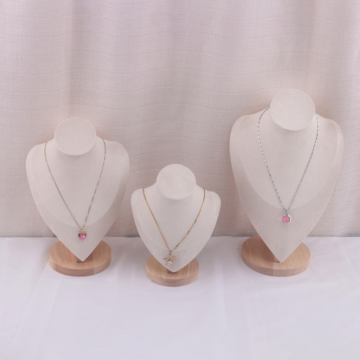 Velvet Portrait Necklace Displ - Body Jewelry Holder recensione e prezzo